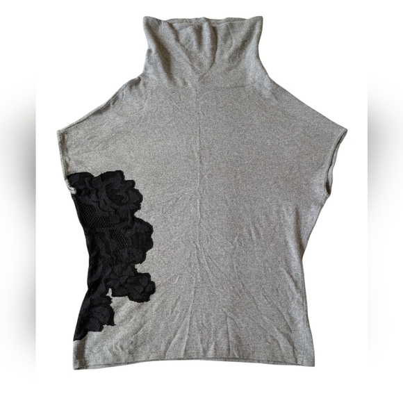 Escada Gray Turtleneck Sleeveless Sweater with Black Floral Applique sz M - Picture 1 of 8